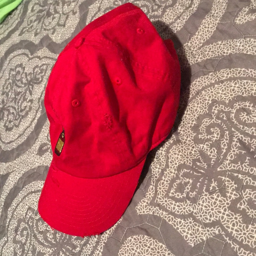 Red fitted cap. - Picture 2 of 2